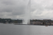 Вдруг из озера - фонтан. Женева. Швейцария.