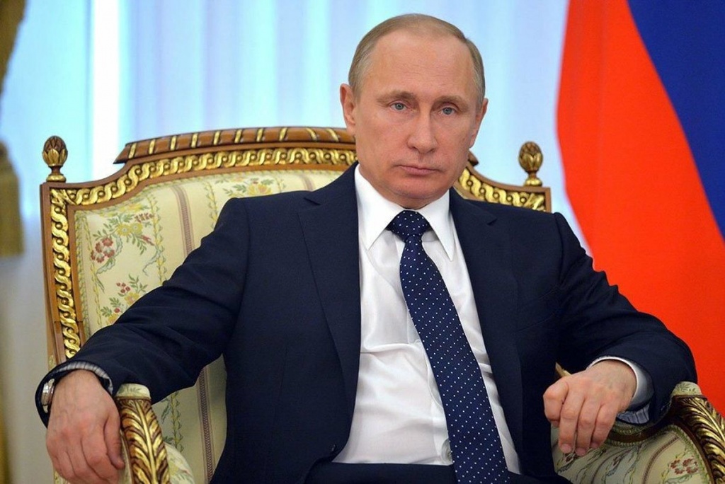 Путин в кресле.jpg