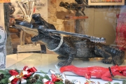 Крокодил с гитарой. Сен Поль. Прованс. Франция.