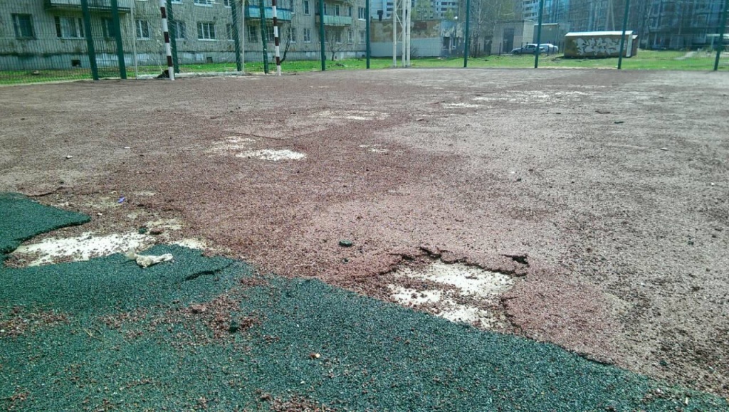 Пример плохой спортплощадки в Ярославле.jpg