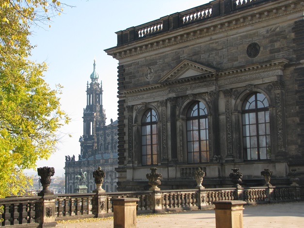 Дрезденская картинная галлерея (фрагмент дворца кюрфюста).JPG
