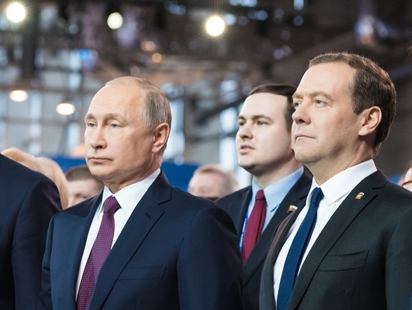 Кпралов Путин Медведев.jpg