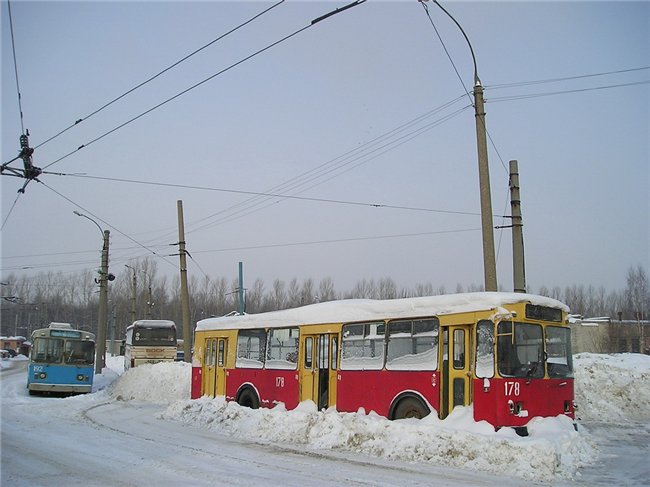 Троллейбус-3.jpg