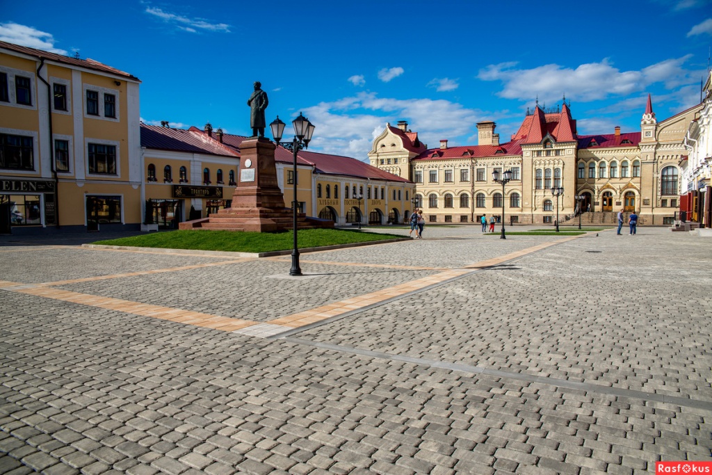 Красная площадь в Рыбинске после реконструкции.jpg